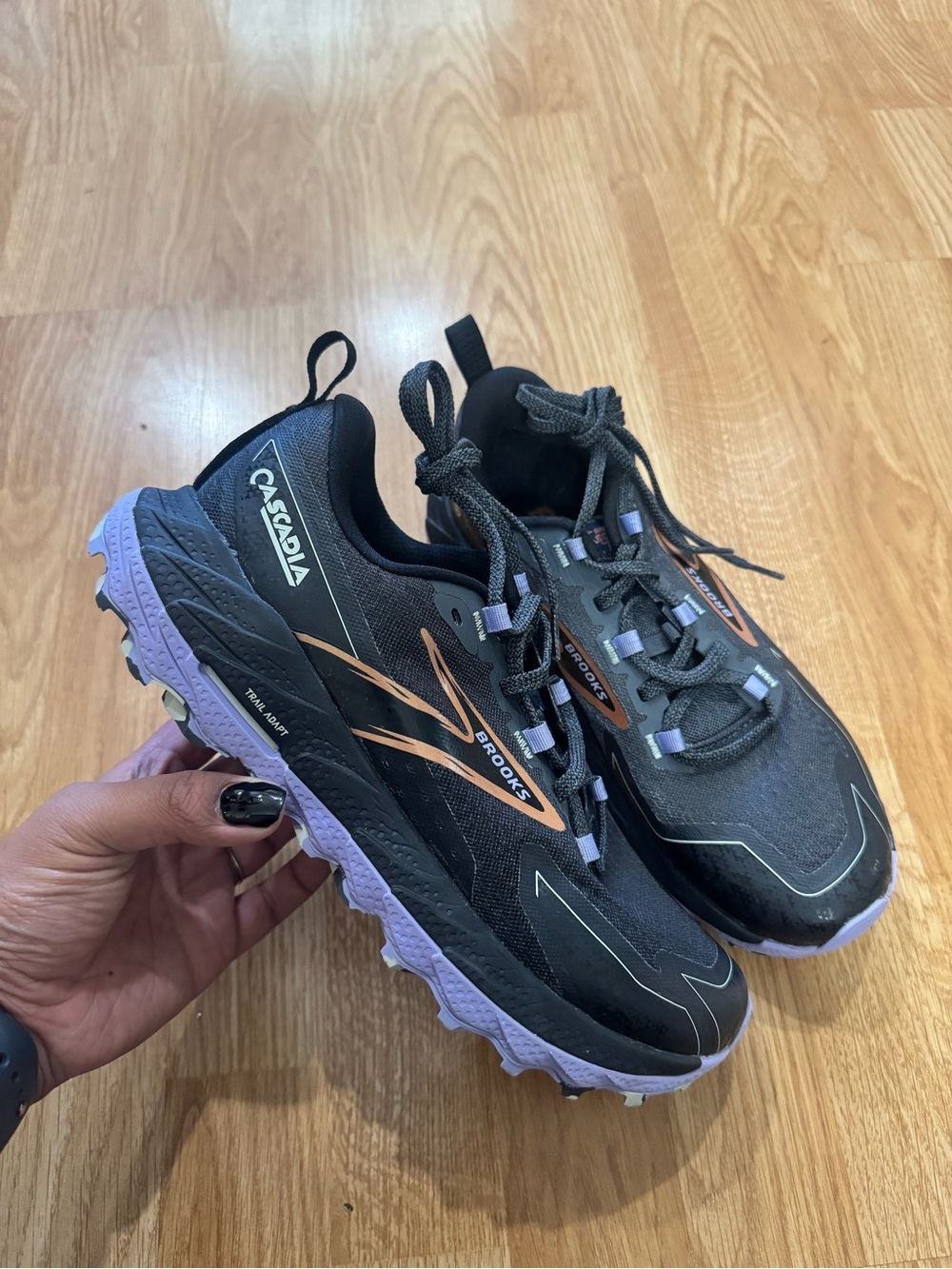 the Brooks Women's Cascadia 18 trail running shoe size W8.5
